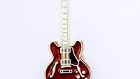 Gibson ES 335 Pin Badge - Sixties Cherry Stain Colour