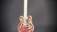 Gibson ES 335 Pin Badge - Sixties Cherry Stain Colour