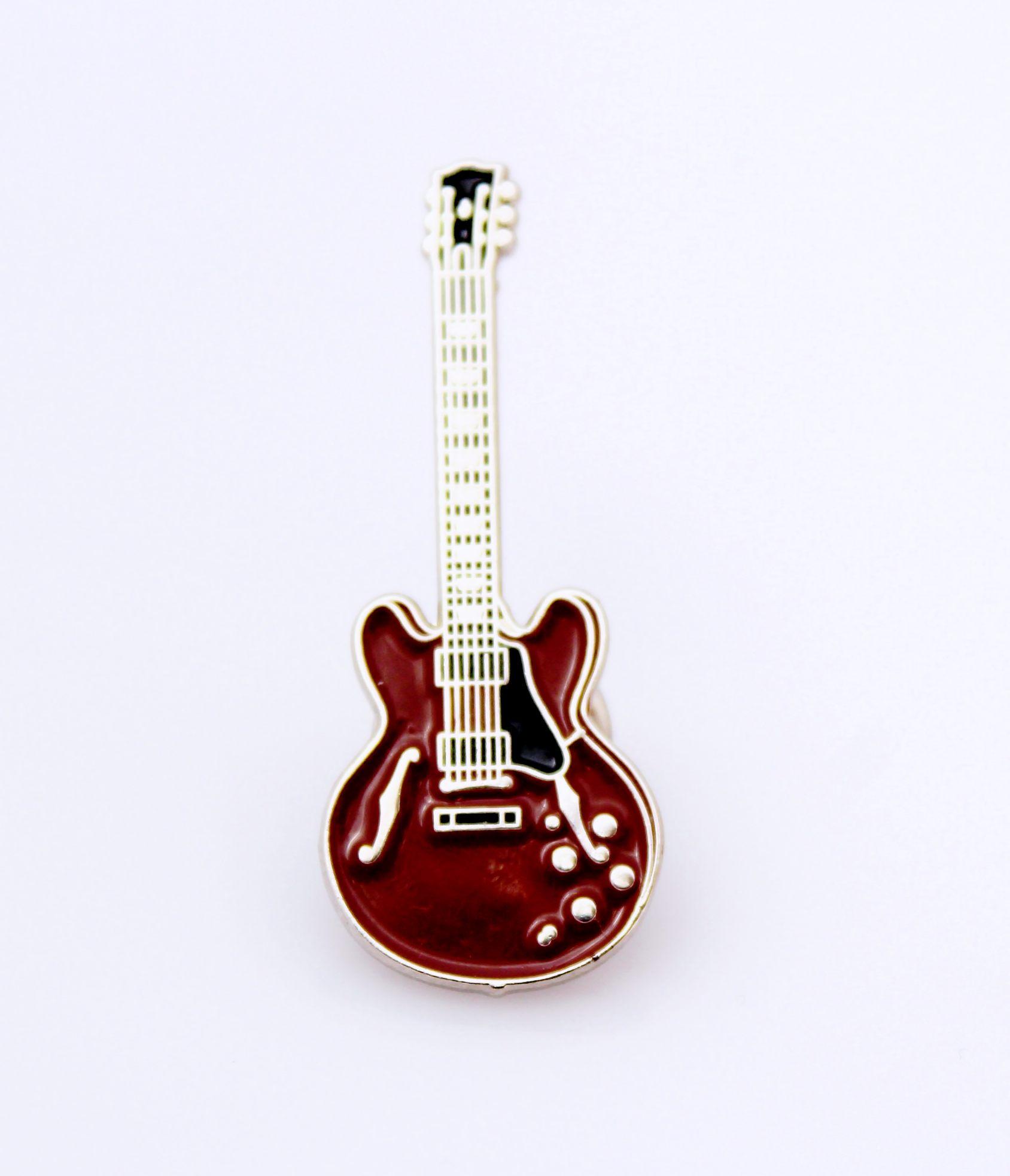 Gibson ES 335 Pin Badge - Sixties Cherry Stain Colour