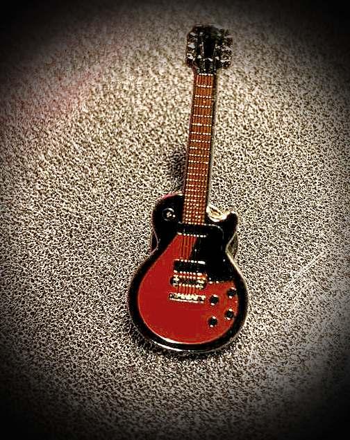 Guitar Pin Badge Sunburst Rare Special 55