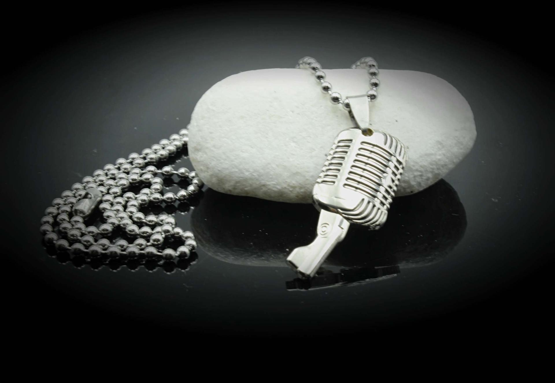 Microphone Pendant Retro Vintage Style - 3D